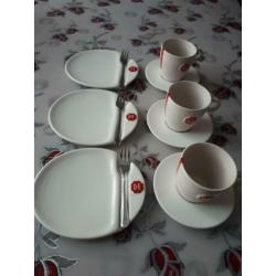 D.E 3x koffiekopje en 3x schotel en 3x borden D.E .Douwe Egb