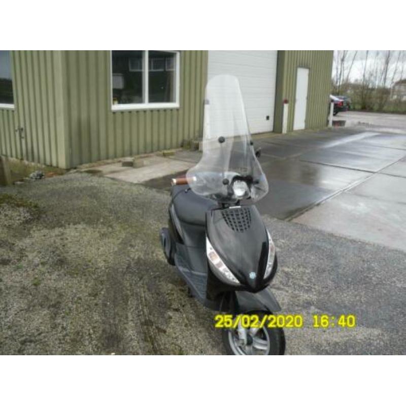 Piaggio zip snor bj 20 - 05 -2010 topper