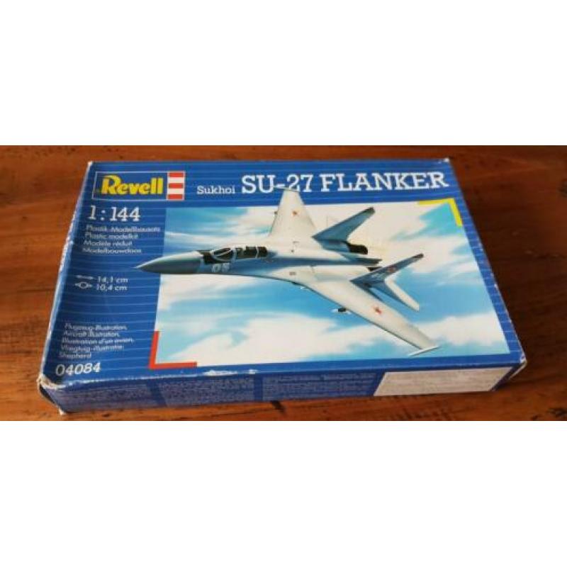Revell 04084 SU-27 flanker 1:144