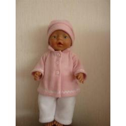 Jasje met een muts of cupuchon +lange broek voor de baby pop