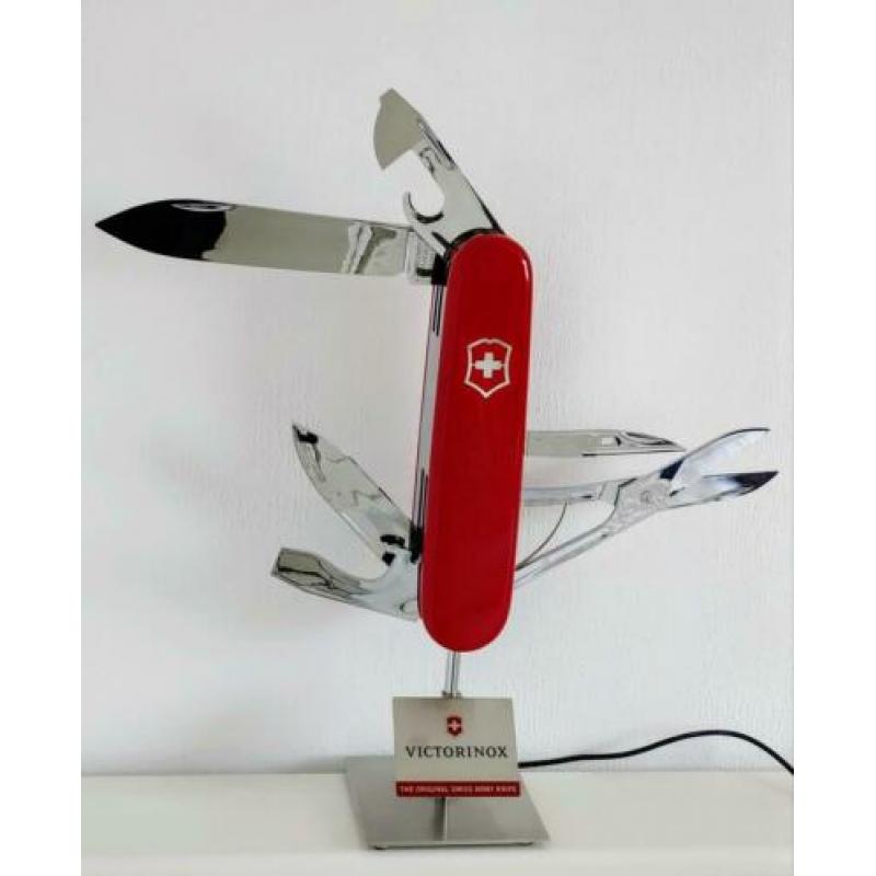 Victorinox groot bewegend reclame display etalage mes zakmes