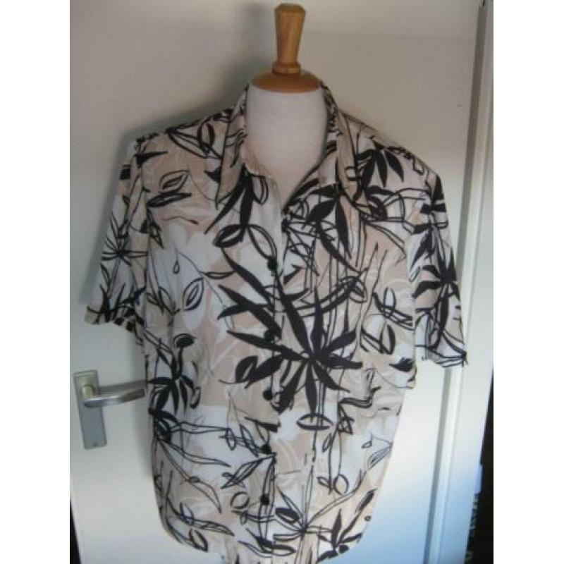 Leuke blouse maat 50 van Anne Jet .