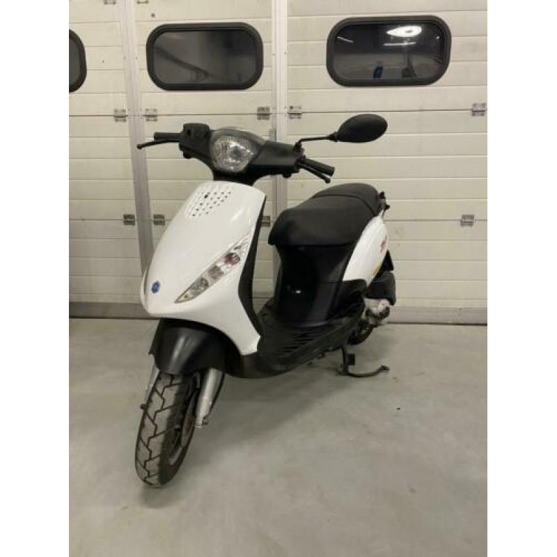 Piaggio Zip brom 4T 2011 wit (verkeerd in zeer goeie staat)