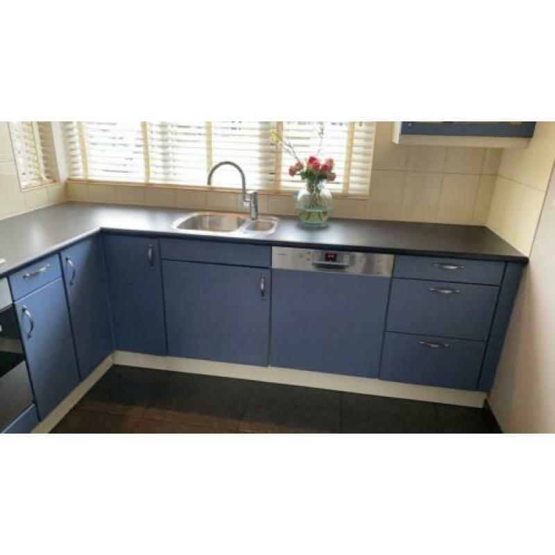 Nette blauwe hoek keuken