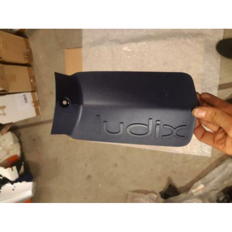 Peugeot Ludix accukap NIEUW blauw accu deksel kap kapje