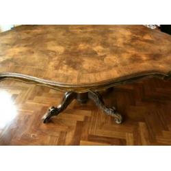 Chique antieke notenhouten tafel!