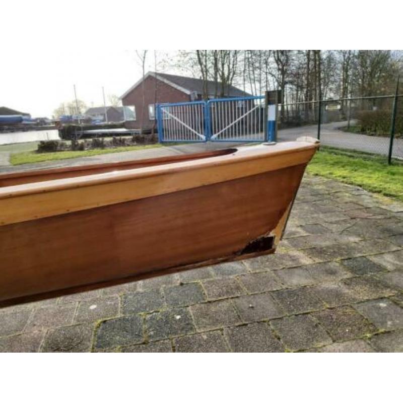 Roeiboot , zeer geschikt als decoratie