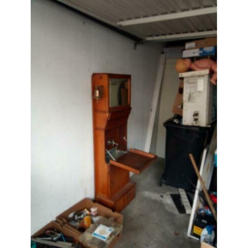 Een apart kastje uit een boot voor €175 mag hij weg