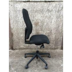 Interstuhl bureaustoelen - zwart gestoffeerd - ergonomisch