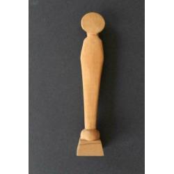 Maria beeldje van hout gesneden ca. 15 cm hoog