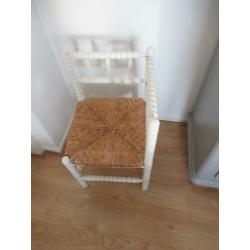 Houten hoekstoeltje met rieten zitting