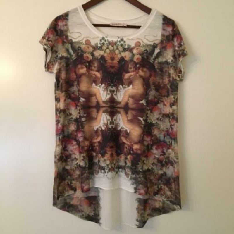 T shirt poolgirl maat valt als 38/40 rug schijnt door