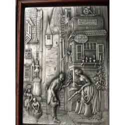 Beeld met Gravures uit zilvertin,vintage