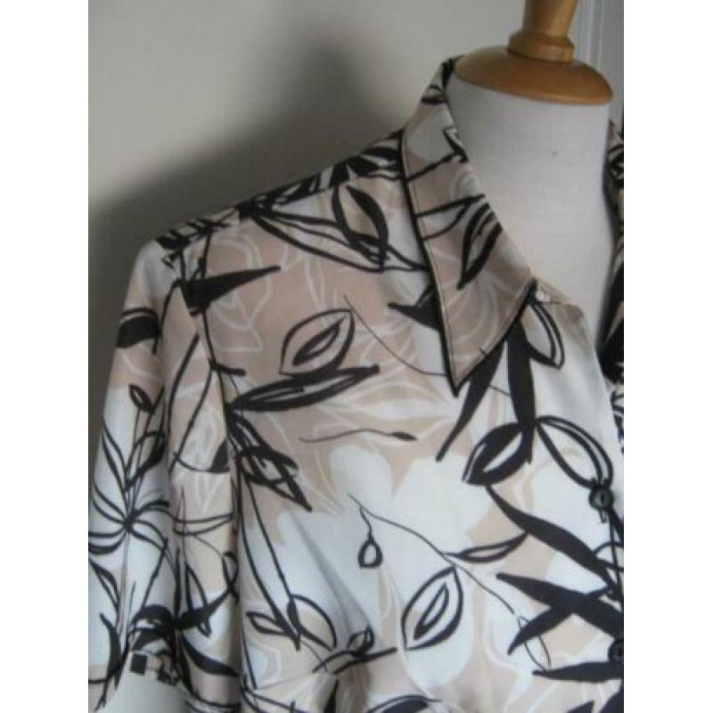 Leuke blouse maat 50 van Anne Jet .