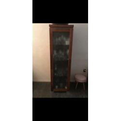 Eethoek met 6 leren stoelen dressoir kast twee tafeltjes