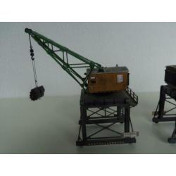 Portaalkraan Faller H0 131370 twee stuks.