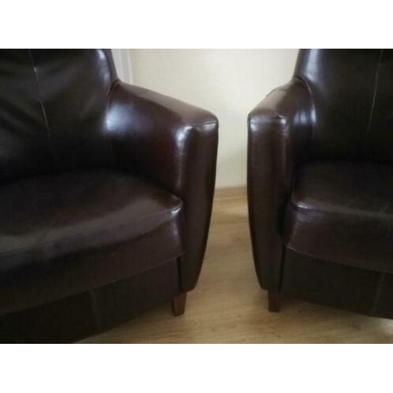 2 mooie leren bruine stoeltjes