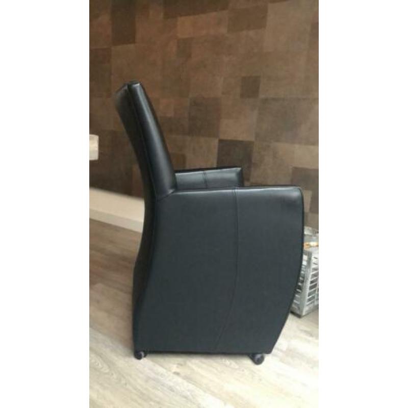 4 lederen eetkamer stoelen kuipjes zwart leren