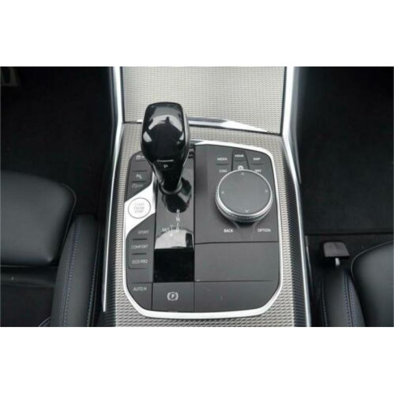 BMW 3 Serie 320i Executive Edition / Nieuw model / M-sport.