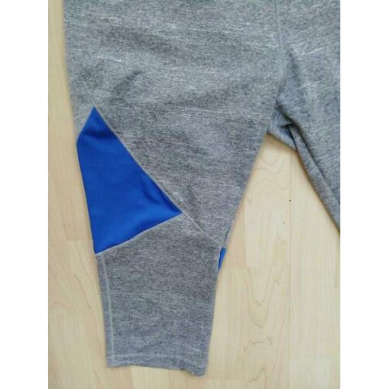 2 Sportcapri's, maat L.