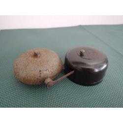 Metalen deurbel met bakeliet