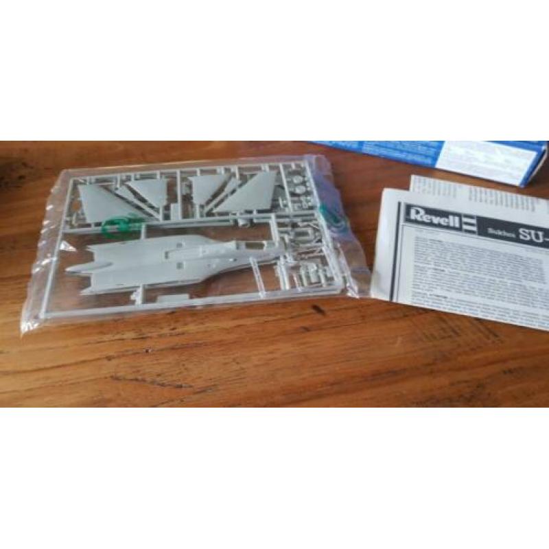 Revell 04084 SU-27 flanker 1:144