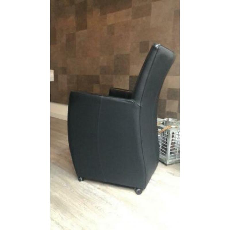 4 lederen eetkamer stoelen kuipjes zwart leren