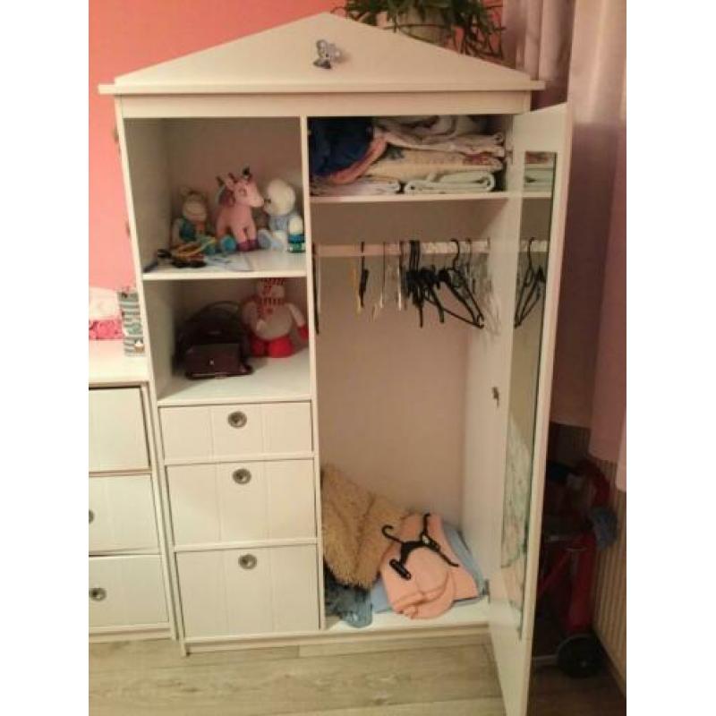 Commode met kledingkast