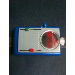 Platte zaklamp, met rood/groen filter en lederen ophanglusse
