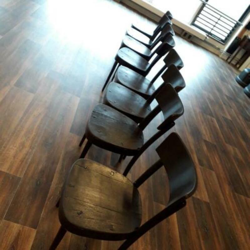 8 café stoelen. Verkoop alles-in-een koop