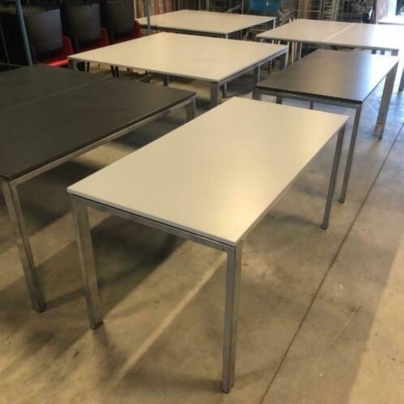 partij 8x kantine tafels / werktafels 151x151 en 151x75,5 cm