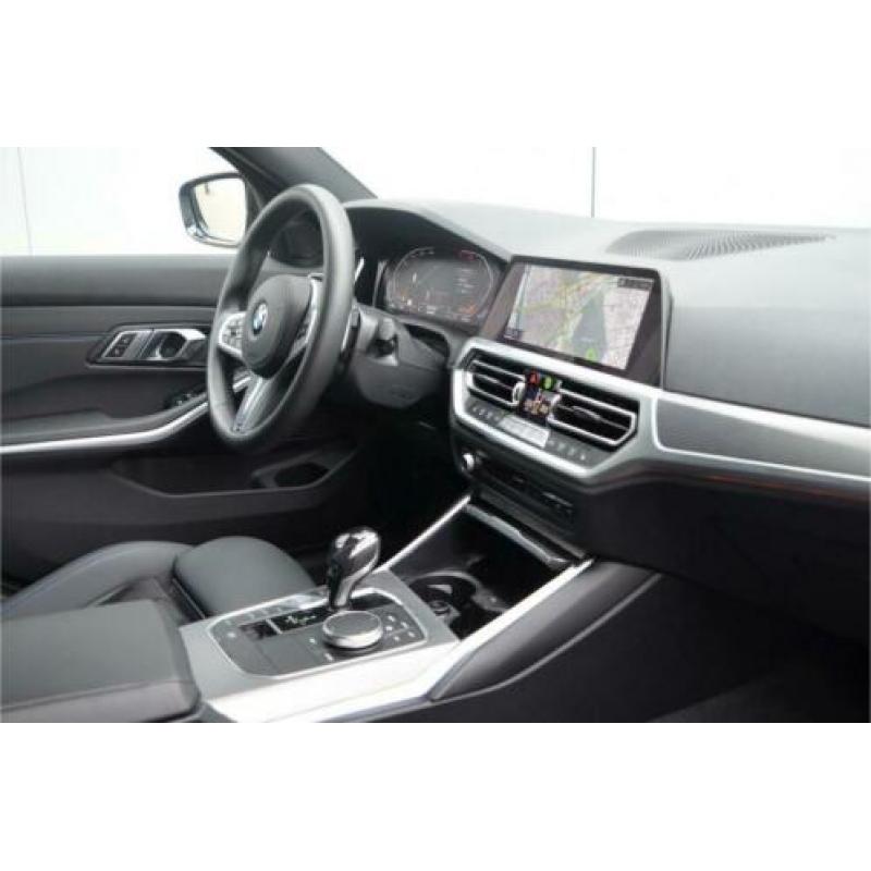 BMW 3 Serie 320i Executive Edition / Nieuw model / M-sport.