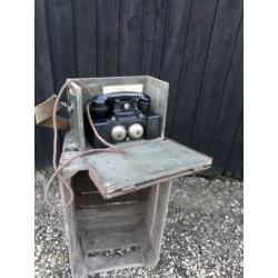 Engelse veldtelefoon met opbergkist