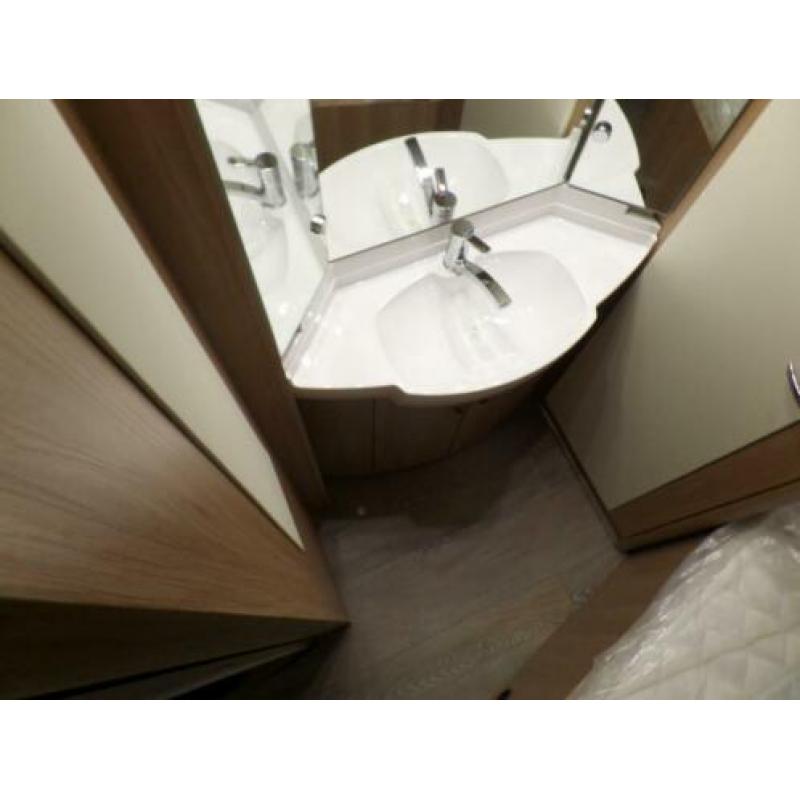 Hobby De Luxe 460 UFe SHOWMODEL, AANBIEDING