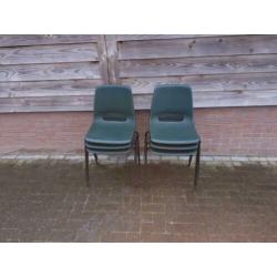 Gave vintage stoelen stapelstoelen kantinestoelen.