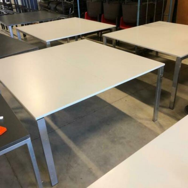 partij 8x kantine tafels / werktafels 151x151 en 151x75,5 cm