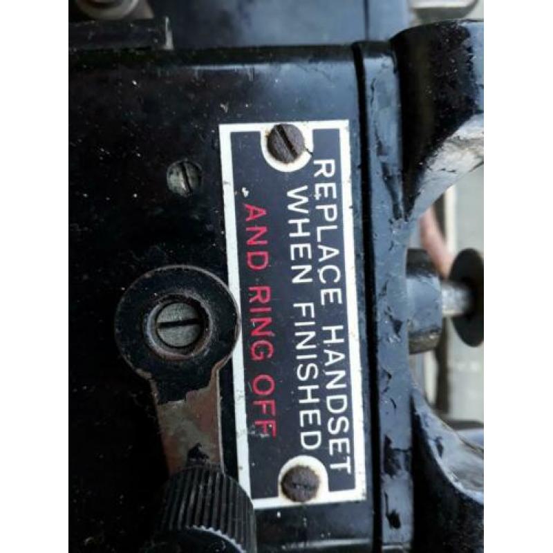 Engelse veldtelefoon met opbergkist