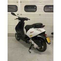 Piaggio Zip brom 4T 2011 wit (verkeerd in zeer goeie staat)