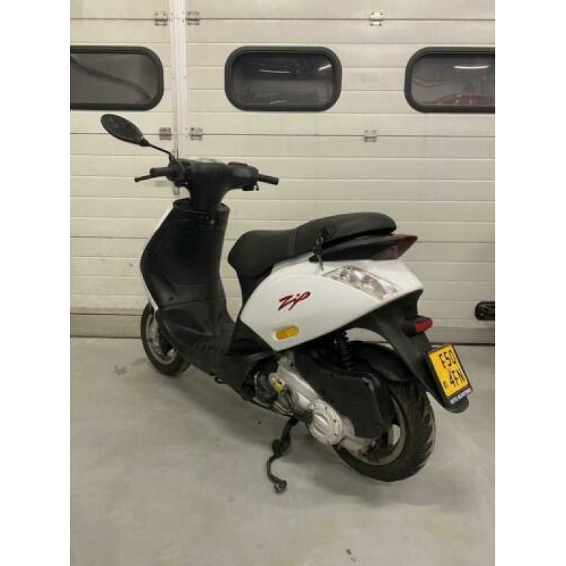 Piaggio Zip brom 4T 2011 wit (verkeerd in zeer goeie staat)
