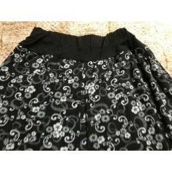 Rok maat 38.85 Cm lang, taille 30 cm rekbaar naar 55 cm