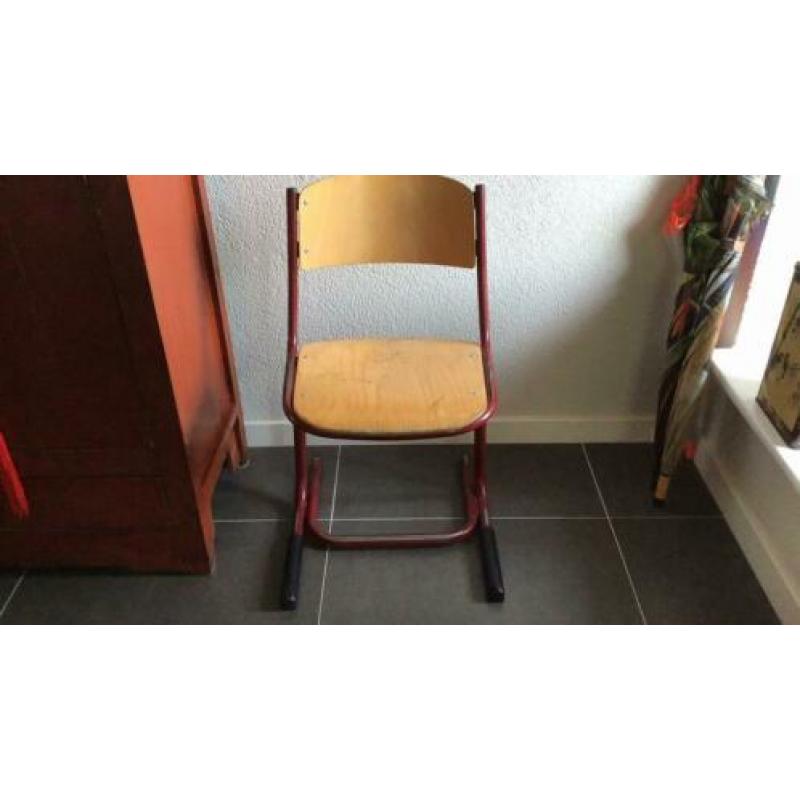 Burostoel kind zithoogte 41cm, geschikt kind vanaf 6 jaar.