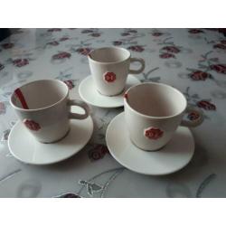 D.E 3x koffiekopje en 3x schotel en 3x borden D.E .Douwe Egb