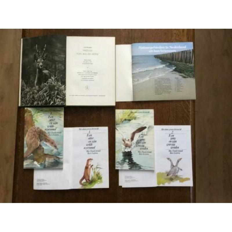 Diverse natuurboeken (otters, ijsbeer, edelhert, vogels etc)