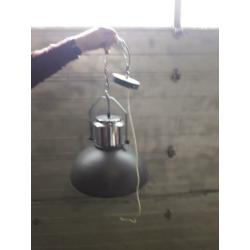 2 mooie industriele hanglampen
