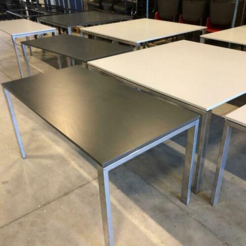partij 8x kantine tafels / werktafels 151x151 en 151x75,5 cm