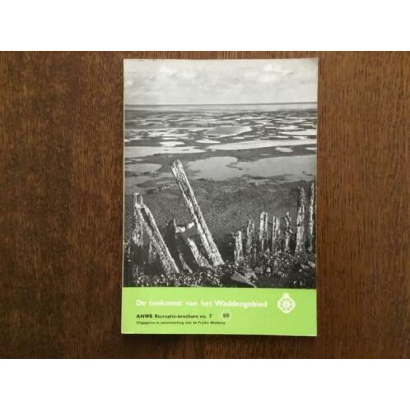 Diverse natuurboeken (otters, ijsbeer, edelhert, vogels etc)