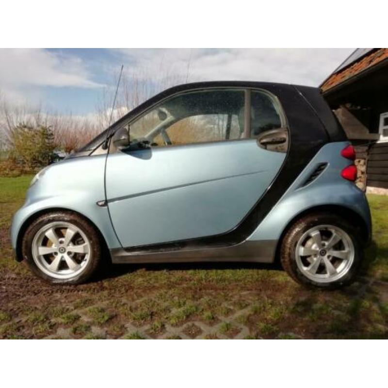 Smart Fortwo 1.0 45KW 61PK Coupe MHD AUT 2011 Blauw Zwart