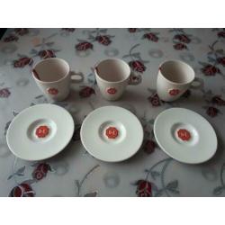 D.E 3x koffiekopje en 3x schotel en 3x borden D.E .Douwe Egb