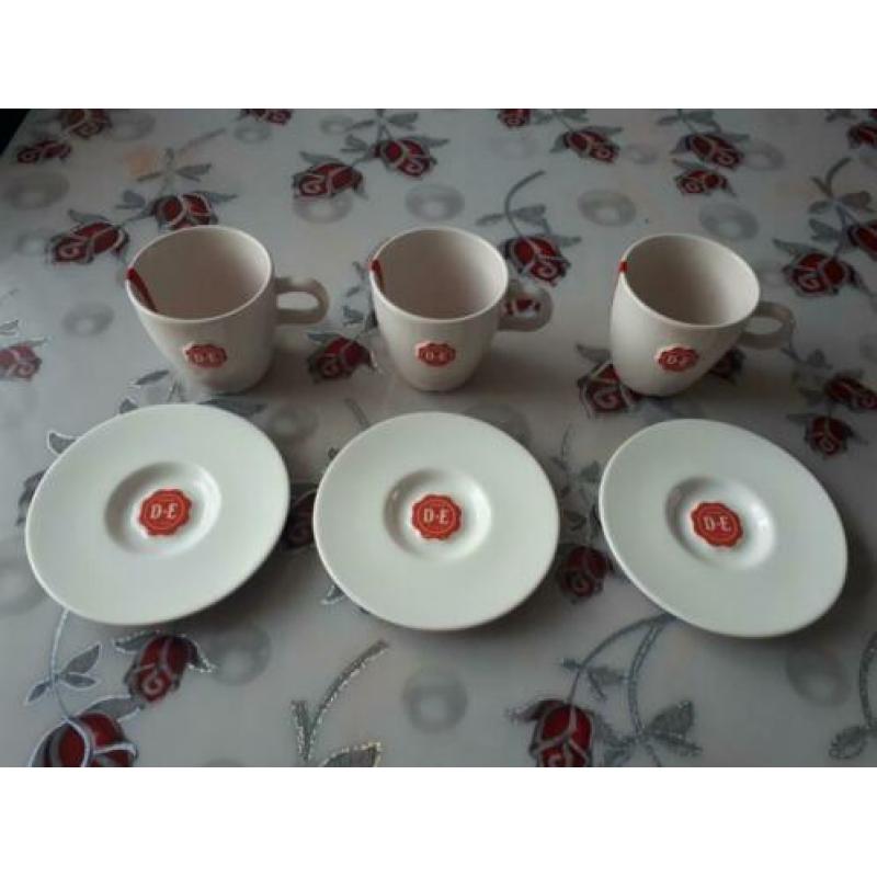 D.E 3x koffiekopje en 3x schotel en 3x borden D.E .Douwe Egb
