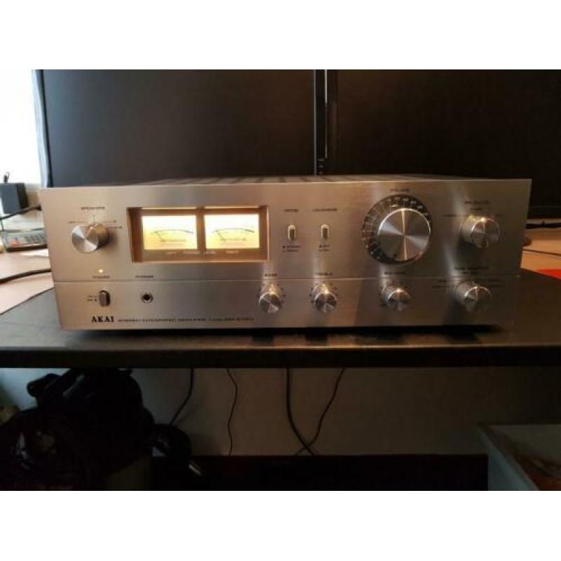 Akai 2450 Versterker